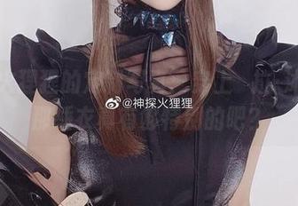 神探火狸狸的定制写真：穿上諾拉·沐恩，那睡衣真有够特别的吧？
