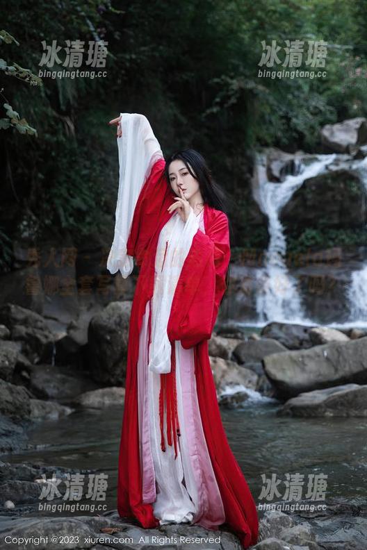秀人网-Manuela玛鲁娜 秀人网 - 决定命运的短裤:Manuela玛鲁娜全套写真下载清单,你准备好了吗?