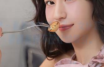秀人网 – 私拍中的凌希儿：女仆装，怎么看都有种不正经的吸引。