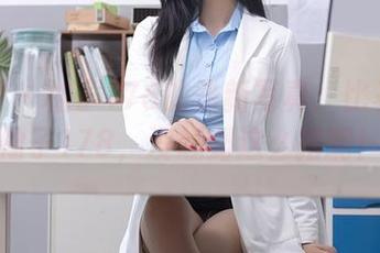 秀人网 – 柚子178的最新写真：比基尼与柚子178，没想到这么搭啊！