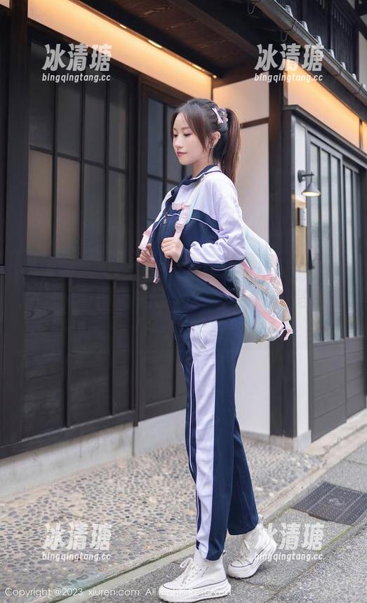秀人网-王馨瑶Yanni 秀人网 - 黑丝?选中王馨瑶Yanni的这组图片,看得我想问:这是人穿的还是挂的?