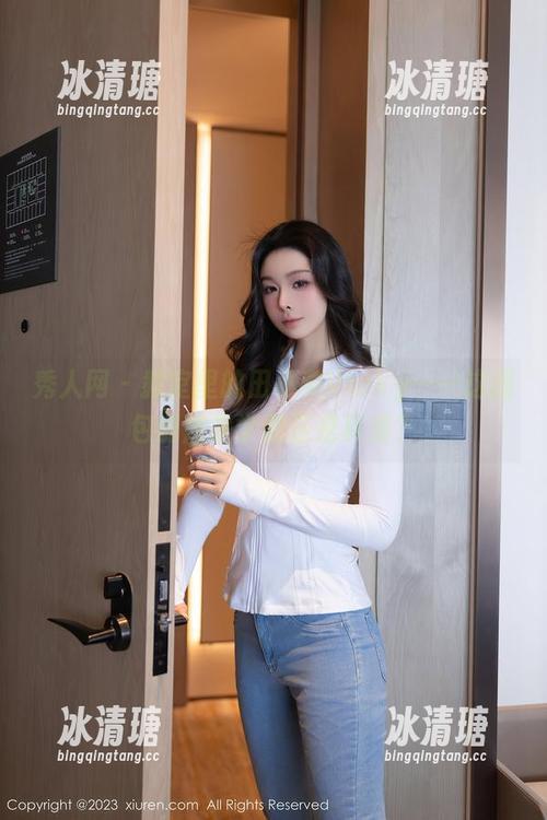 秀人网 - 教室里的田小燕Vicky——这图包到底是学霸还是真爱？