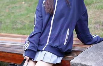秀人网 – 陈念灵Vickyao校服，原图上的幽蓝与套图的俏皮