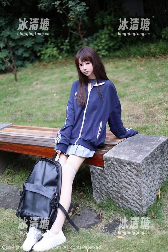 秀人网-陈念灵Vickyao 秀人网 - 陈念灵Vickyao校服,原图上的幽蓝与套图的俏皮