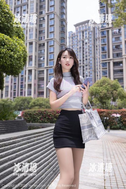 秀人网-雨夕cy 秀人网 - 雨夕cy白丝图包,神奇的穿越:自从看了这组,我找到了新职业,白丝观察员!