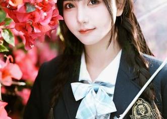 有图为证：学姐秋山AkI，光影下的捣蛋鬼！