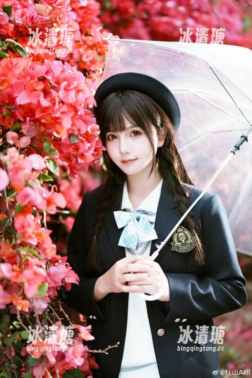 秋山AkI 有图为证:学姐秋山AkI,光影下的捣蛋鬼!