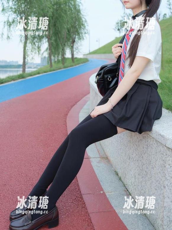 紧急企划-小恩 紧急企划 - 发现小恩的合影乐趣——内部定制合集分享中,来试试滚动吧!
