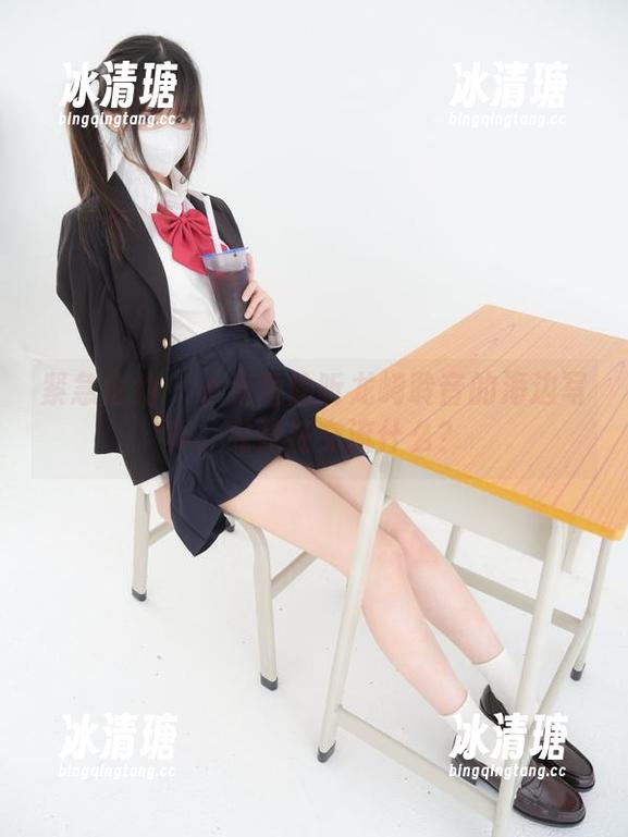 紧急企划-龙崎聆音 紧急企划 - 小海龟偷听龙崎聆音的海边写真,究竟在交流什么?