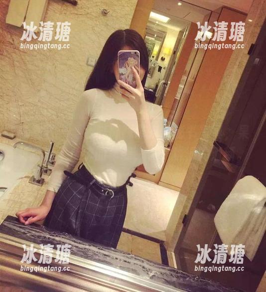 紫色哒豚豚 微密圈 - 紫色哒豚豚带来的秘书写真,果真打破了传统的单调,也是难得的清新。