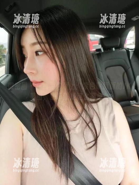 紫色哒豚豚 微密圈 - 在线为你献上:紫色哒豚豚的JK美图,快乐就是这么简单!