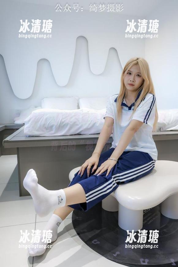 绮梦摄影-阿依夏 绮梦摄影 - 阿依夏眼镜功能探秘:最新奇方法,避免和前任尴尬遇见,一起分享这背后的“视”界吧!