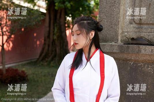 蜜桃社-初月 蜜桃社 - 拍到黑白里,初月私拍系列,不容错过的套餐!