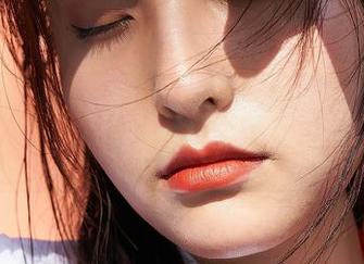 蜜桃社 – 快来看！最新结衣美腿闪亮登场——你的视线足够“长”吗？