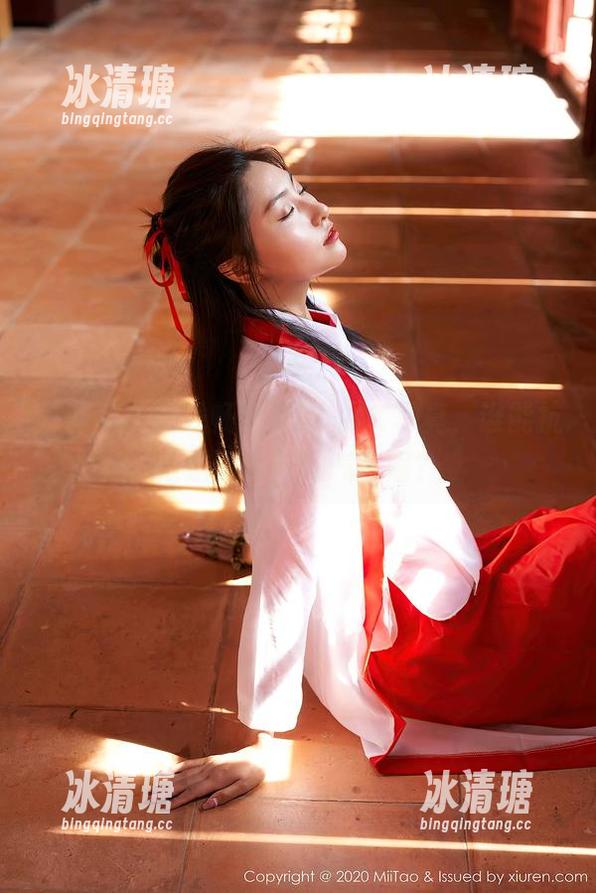 蜜桃社-美绪 蜜桃社 - 在线畅游美绪的JK写真,谁能抗拒这股甜蜜的气息呢?
