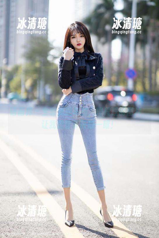 语画界-程程程 语画界 - 全套美腿车拍,程程程的图片,让我想留步再瞄一眼!