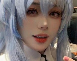 整个校园为阿九从不咕咕的私拍疯狂：这学姐，明明有哪些书没背好？