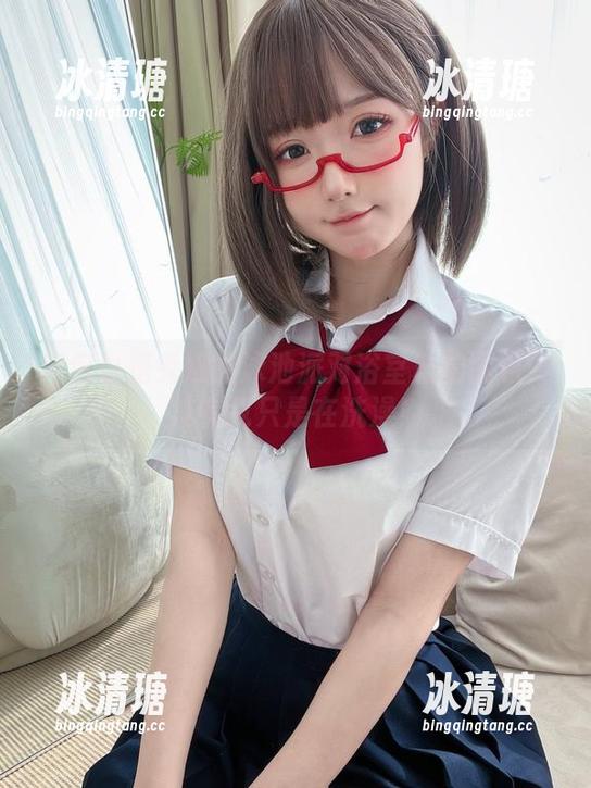 阿包也是兔娘 阿包也是兔娘的泳池派对浴室私拍图包:其实我只是在洗澡!