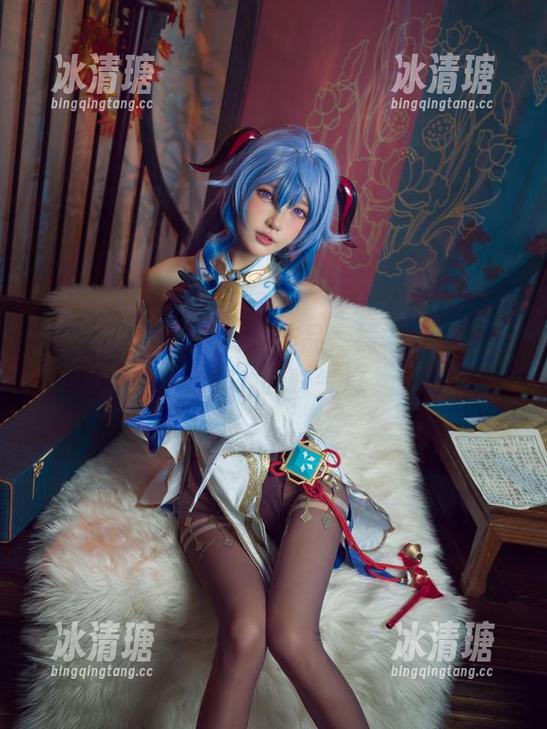 阿包也是兔娘的修女作品，祷告之余还有爽爽的暧昧气息