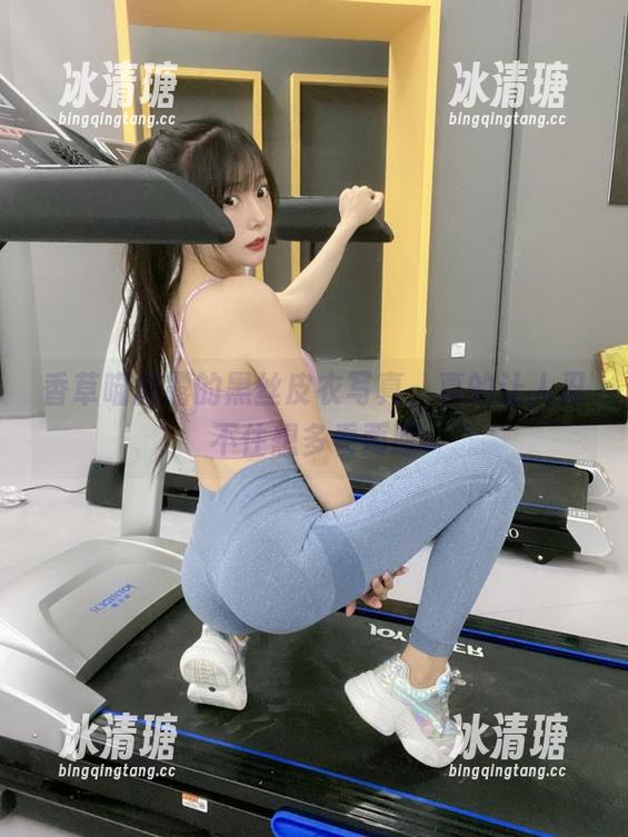 香草喵露露的黑丝皮衣写真，真的让人忍不住想多看两眼