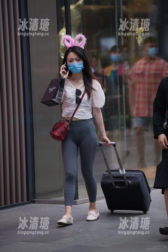 魔镜街拍-艾小青 魔镜街拍 - 好戏开场!看艾小青私房图集如何在漫展上撩动心弦?